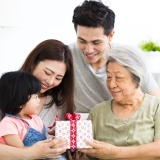 Ai là người chăm sóc sức khỏe cho người thân?